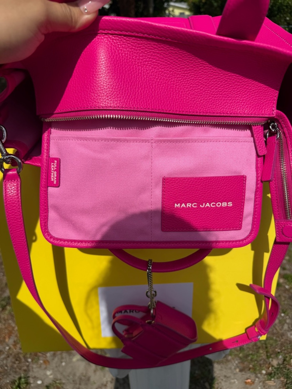 Marc Jacobs Hot Pink The Tote Bag Large Leather Tote with Removable Strap - Picture 9 of 12